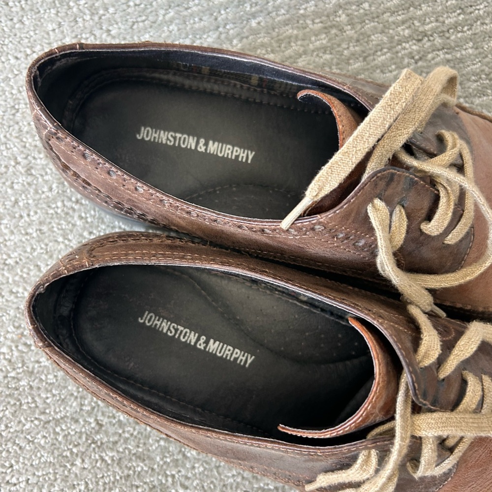Nice men’s dress shoes Johnston and Murphy size 12